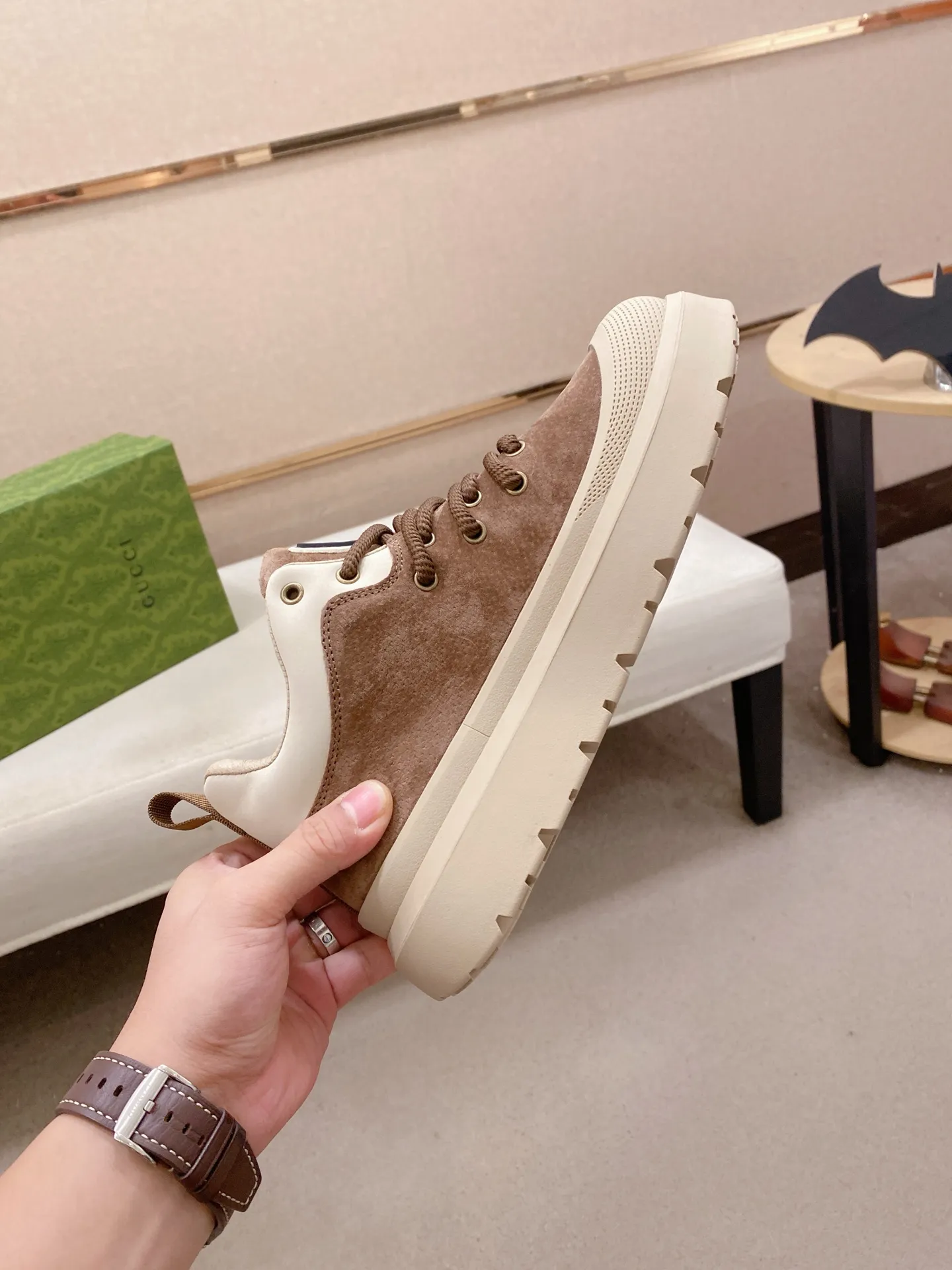 Men's men's shoes 💰 462💰🇮🇹🇮🇹GUCCI (Gucci) top 🔍🔍 new models are on sale at the same time at the counter. The uppers 🇮🇹 are imported from Italy and are made of top-grain cowhide. Fully imported genuine leather lining 💪💪, completely 1⃣️ to 1⃣️ replica 🇮🇹💪💪, ⚠ sole: original sole provided by the original factory, exclusive movable molded sole super comfortable, ⚠ original factory follow-up, 🔍🔍 high quality, you can go in and out of the counter at will, welcome to compare⚠. Code number:38-44